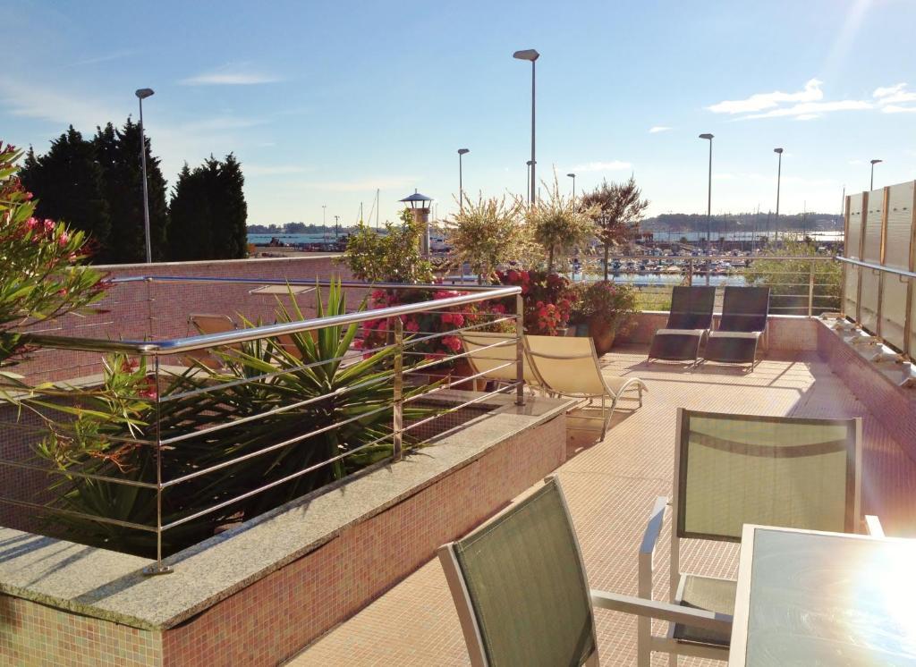 Apartamentos Puerto Basella Villanueva De Arosa Ruang foto